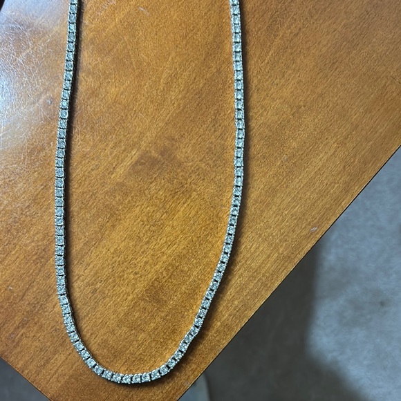 Elegant Silver Necklace - Picture 1 of 1